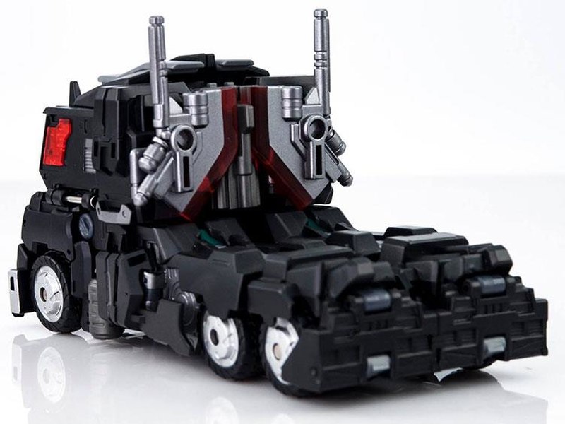 striker noir maketoys